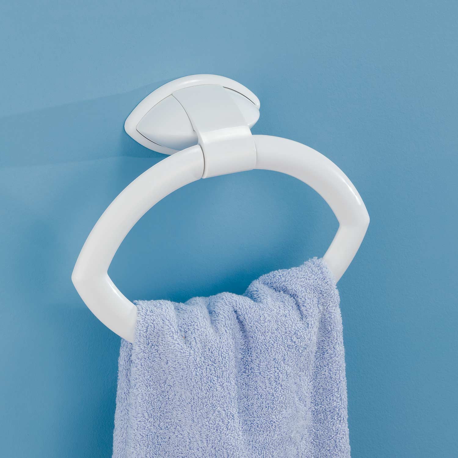 aro-toallero-675-10-blanco-ambiente