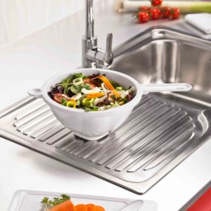 Vegetable drainer with handle