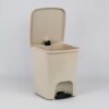 cubo-pedal-5L-442-02-beige-bano-detalle