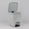 cubo-pedal-5L-442-09-gris-bano-detalle